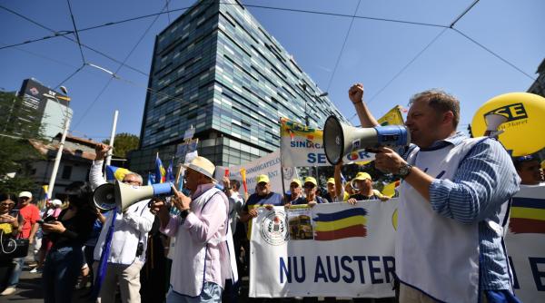 profesorii scosi in strada de legea salarizarii protest in fata guvernului si parlamentului