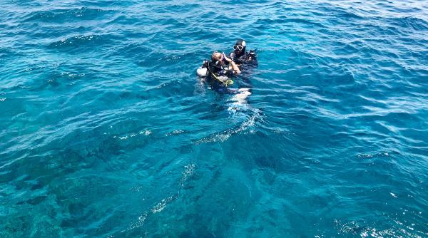 remorcherul astana scufundat la midia adus la suprafata scafandrii au recuperat unul dintre marinarii disparuti