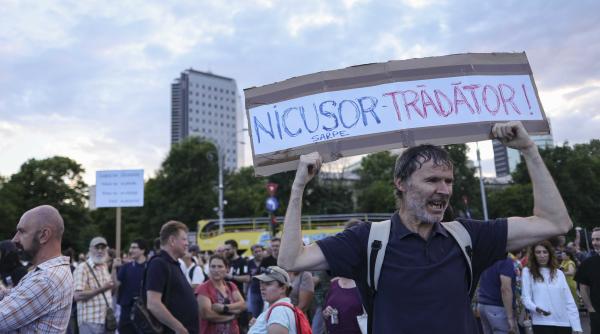 prezenta modesta la protestul din piata victoriei foto in articol