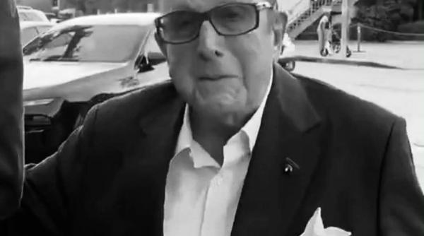 a murit clive davis producatorul muzical care a lansat o pe whitney houston