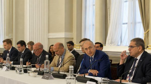 mircea geoana romania se numara printre membrii fondatori ai noii banci pentru aparare si securitate
