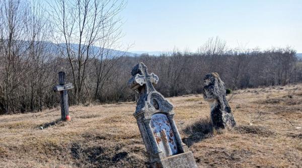 un copil de 12 ani a murit intr un cimitir din cluj dupa ce o cruce a cazut peste el