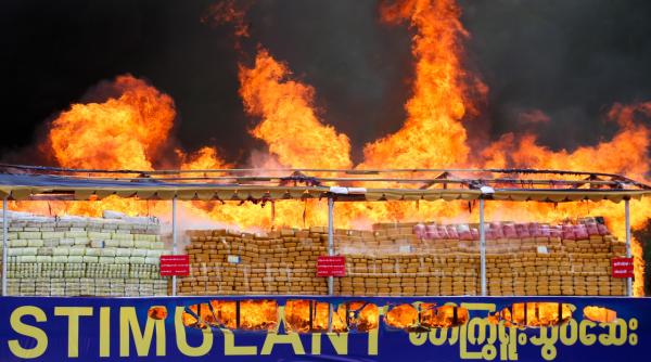 o tara din asia a ars peste 50 de tone de droguri valorau 600 de milioane de dolari foto