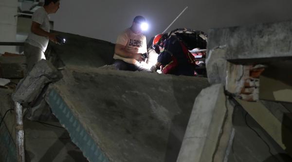 video minune in venezuela baiat gasit in viata sub daramaturi la trei zile dupa cutremure