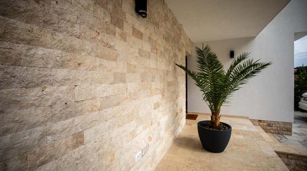 travertin exterior solutia naturala pentru terase alei si spatii de relaxare cu aspect premium