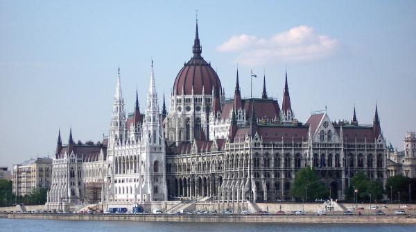 oficiul pentru apararea suveranitatii creat de viktor orban desfiintat de parlamentul ungar
