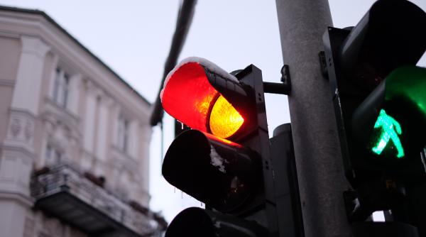 semafor verde intermitent cine cum si cand are prioritate titi aur a explicat pentru toti soferii