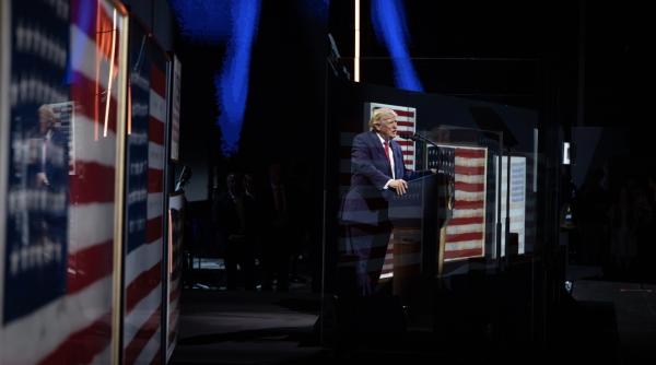 focuri de artificii survoluri si un discurs foarte lung al lui trump de ziua independentei sua