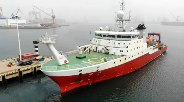 nava comerciala atacata in marea rosie ancheta a marinei regale britanice