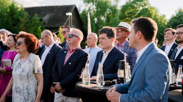 romania si sua au celebrat 250 de ani de la declaratia de independenta peste 550 de invitati au fost prezenti la gradina snagov foto