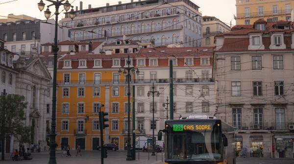 autobuz scapat de sub control la lisabona doi morti si cel putin 20 de raniti foto