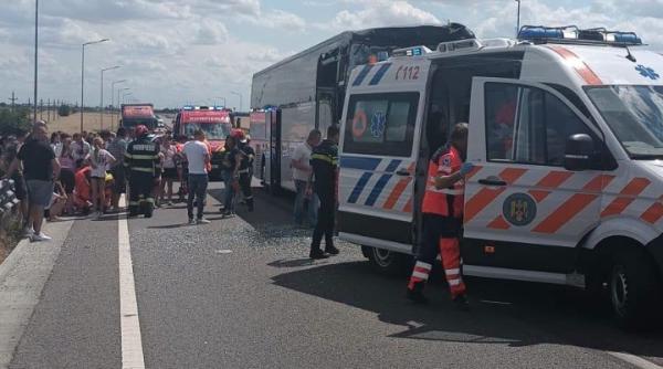 planul rosu activat in judetul calarasi un autocar plin cu copii s a izbit intr un tir