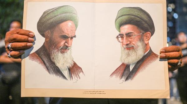 ali khamenei a fost inmormantat motivul pentru care sicriul a fost preluat de un elicopter video