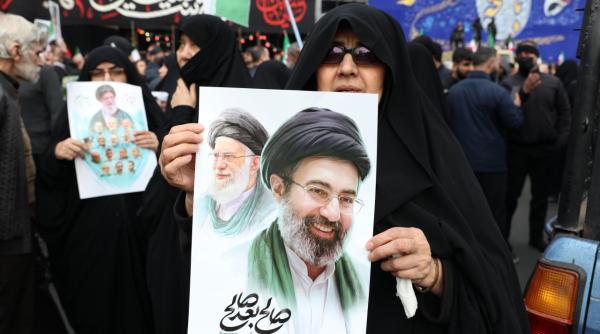mojtaba noul lider suprem al iranului si fiul lui khamenei l a amenintat pe trump cu moartea ascuns de doua luni mojtaba posteaza pe internet
