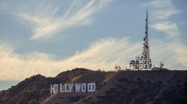 procurori din 12 state americane conduse de democrati vor sa blocheze mega fuziunea de la hollywood care l ar avantaja pe trump