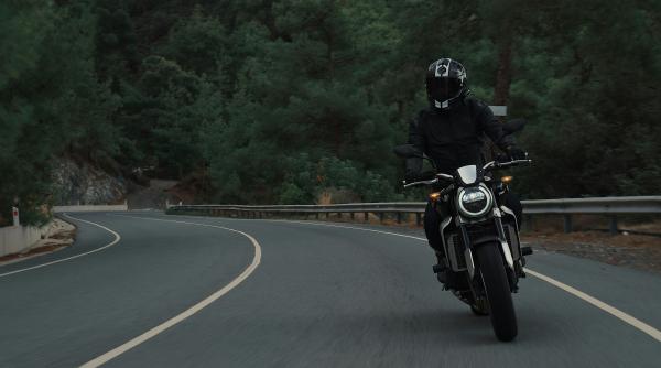 cea mai importanta manevra pe motocicleta titi aur explica cum se face corect si care e elementul esential