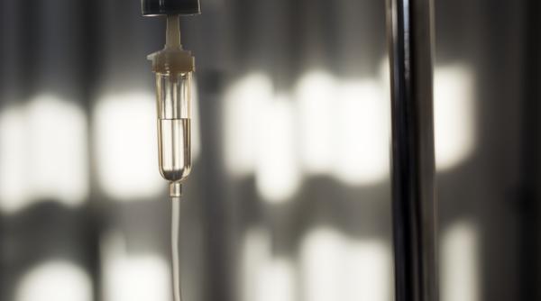 asistenta acuzata ca a ucis un pacient prin contaminarea perfuziei cu materii fecale ce au gasit anchetatorii in telefonul femeii