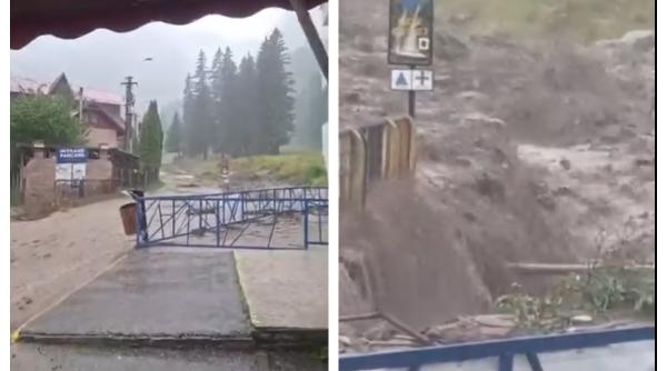 inundatii la busteni dupa o ploaie torentiala mai multe strazi din statiune si din poiana tapului acoperite de apa