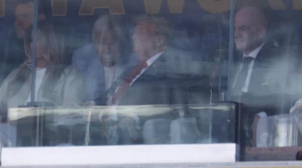 cea mai asteptata fotografie cu cine a dat mana donald trump la finala cupei mondiale foto in articol