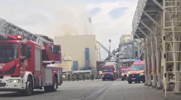 video incendiu devastator la o fabrica din brasov peste 100 de pompieri si 27 de mijloace de interventie au fost mobilizate nu excludem o alta explozie