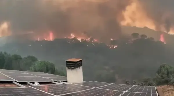 pirocumulonimbus fara predecent in franta norul produs de incendiu isi creeaza propria vreme este aproape imposibil de stins