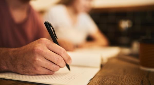 stanford se intoarce la examenele din anii 20 si caietele albastre china desfiinteaza 12 000 de programe prof dutu despre adevarata misiune a universitatii in era ai