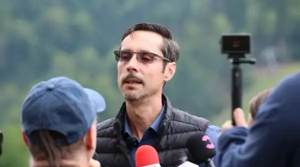 ursii din azuga nu mai pot fi relocati primarul adrian purcaru a gasit o singura solutie doar intr o tara ca romania se poate asa ceva