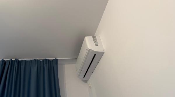 sa pornesti si sa opresti aerul conditionat sau sa il lasi sa functioneze care varianta este mai economica