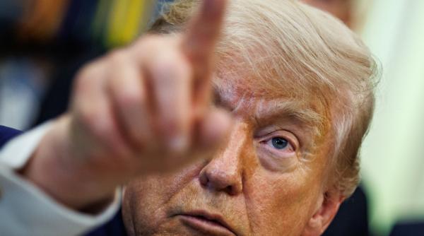 trump transmite un nou ultimatum iranului anunta negocieri intense si promite redeschiderea stramtorii ormuz