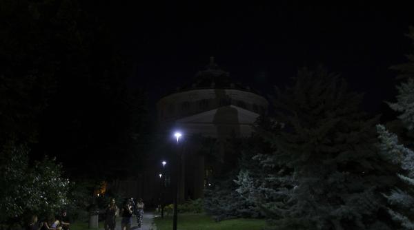 capitala a stins lumina imagini virale cu strazi mai intunecate cladiri in bezna simonumente fara iluminat