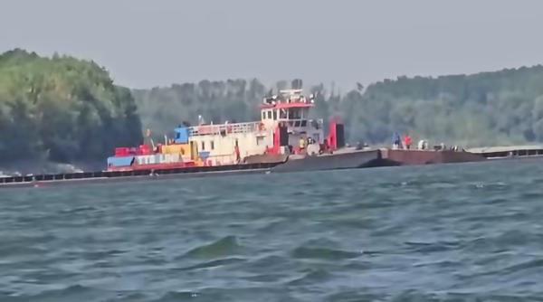 operatiunea de scunfundare a celor patru barje finalizata cand se vor vedea primele efecte asupra debitului dunarii video