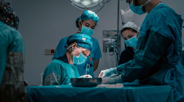 30 de cadre medicale mobilizate timp de 12 ore la iasi in sala de operatie culisele unui maraton pentru salvare