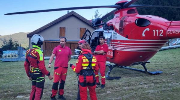 turista ranita in masivul retezat cautata de salvamontisti dupa ce a plecat din locul in care ceruse ajutor