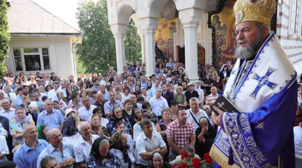 manastirea rohia 100 de ani de viata monahala mii de pelerini asteptati la aducerea icoanei maicii domnului