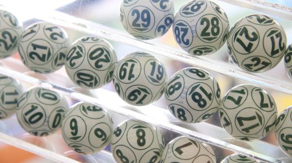 43 de oameni dintr un oras au castigat peste 80 de milioane de euro la loto cat ar putea primi fiecare