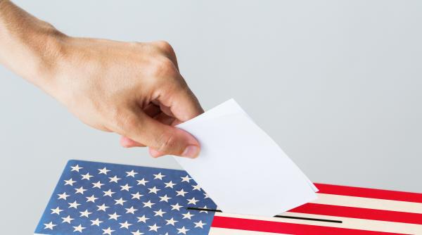 experiment la o sectie de votare din minnesota un jurnalist s a deghizat in femeie musulmana pentru a testa sistemul electoral ce a descoperit video