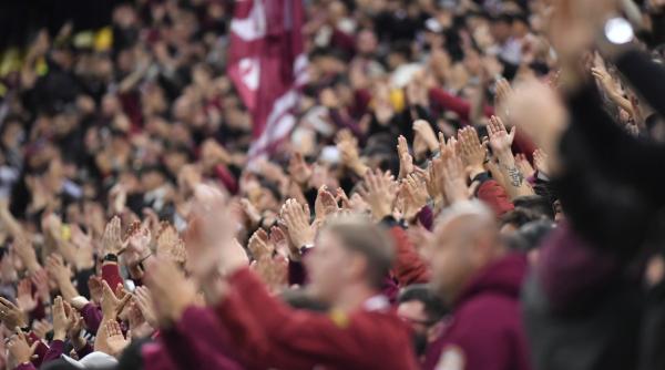 bataie intre suporterii lui rapid si dinamo la o gura de metrou inainte de derby