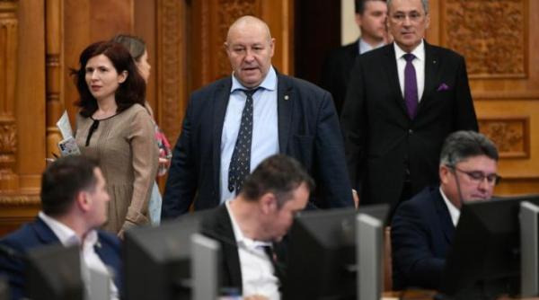 era neconstitutionala de pe scaun daniel fenechiu avertisment dupa decizia ccr privind legea ani