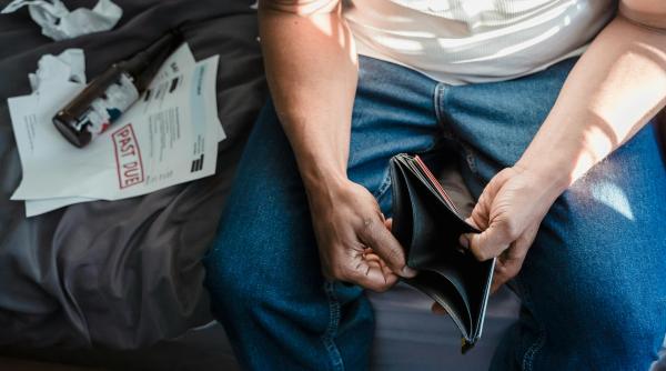 peste 120 de persoane risca sa si piarda functiile dupa decizia ccr privind legea ani