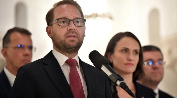 cine are dreptate ccr sau dominic fritz nu se legifereaza in trecut