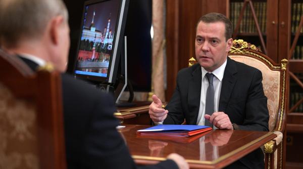 putin si medvedev promit victoria rusiei impotriva ucrainei la aproape 5 ani de la razboiul de 3 zile