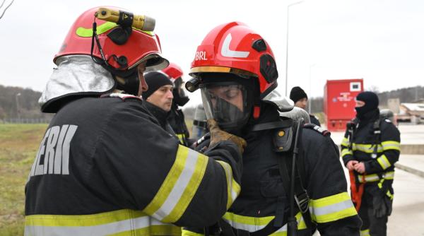 pompierii romani au inceput interventia in serbia pentru protejarea comunitatilor afectate de incendii