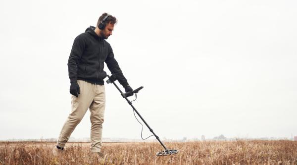 aventura din weekend ce echipament iti trebuie daca vrei sa detectezi obiecte vechi in natura