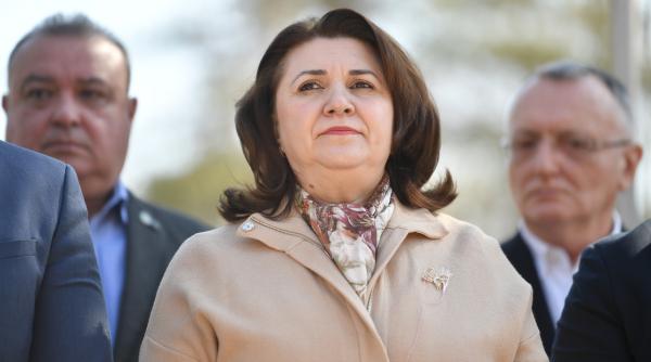 legea salarizarii senatoarea monica anisie nu o voi vota sa tai de la profesori dar sa mi se mareasca indemnizatia de parlamentar