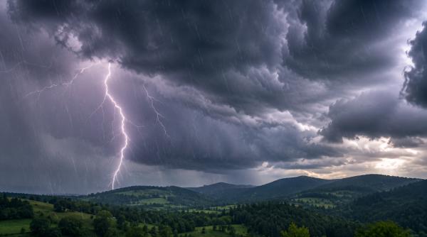 alerte de averse torentiale descarcari electrice si vijelii in cea mai mare parte a tarii miercuri si joi