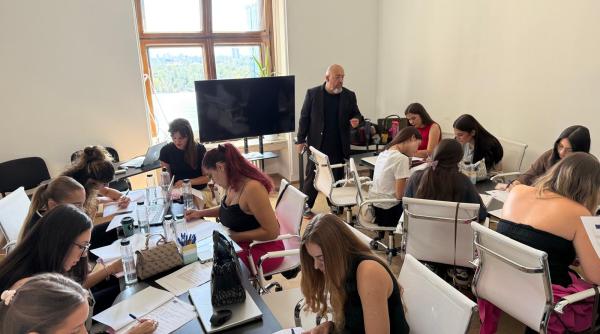 studentii snspa prima intalnire in redactia dcnews radu leca exercitiu de autocunoastere si profil motivational