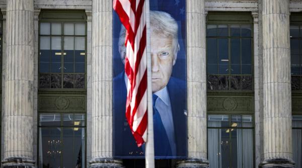 sua au lansat moneda de 1 dolar cu chipul lui donald trump