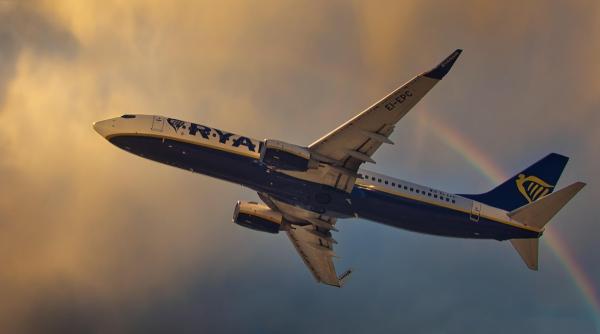 ryanair anuleaza 10 000 de zboruri la iarna si scumpeste biletele kerosenul s a scumpit cu 80 din cauza conflictului din iran