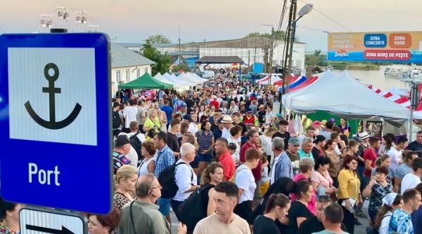 sute de turisti au ajuns la un festival al borsului lipovenesc care nu exista dupa ce au fost pacaliti de chatgpt si agentii de turism