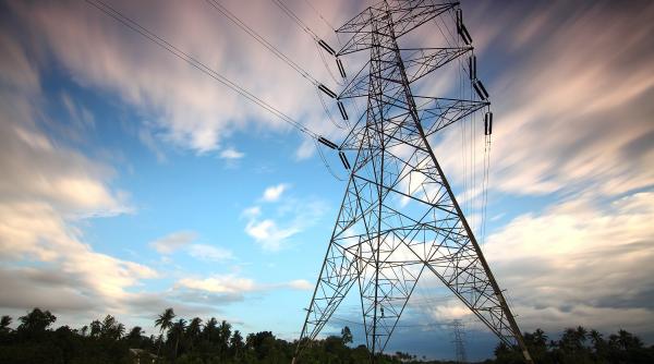 hidroelectrica anunta cu cat si pentru cine se va scumpi curentul incepand cu luna octombrie